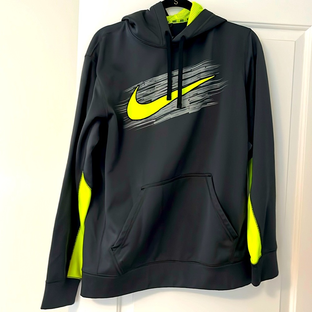 Therma Fit Nike hoodie sweater. Size M